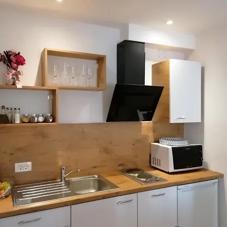Sandra2 Apartment